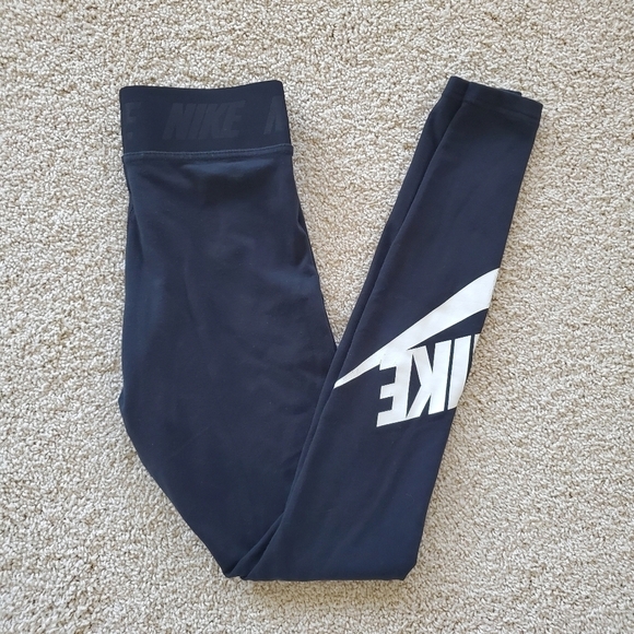 Nike Sportswear Essential Women's High-Waisted Logo Leggings - Picture 12 of 12